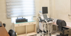 اتاق سونوگرافی مرکز تصویربرداری راد با دستگاه پیشرفته سونوگرافی