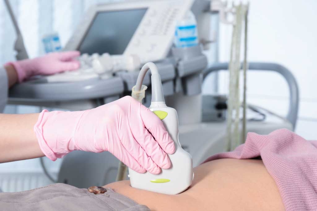 سونوگرافی شکم و لگن: بررسی کبد، کلیهها، تخمدانها و رحم با دقت بالا