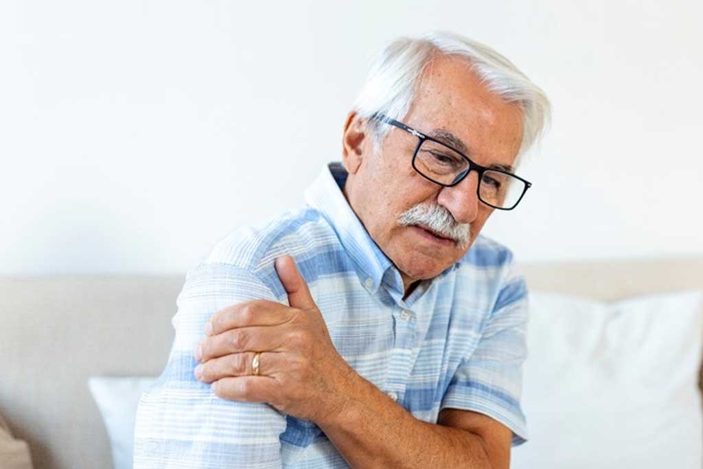 علائم کم بودن تراکم استخوان: راهنمای جامع برای حفظ سلامت استخوانها